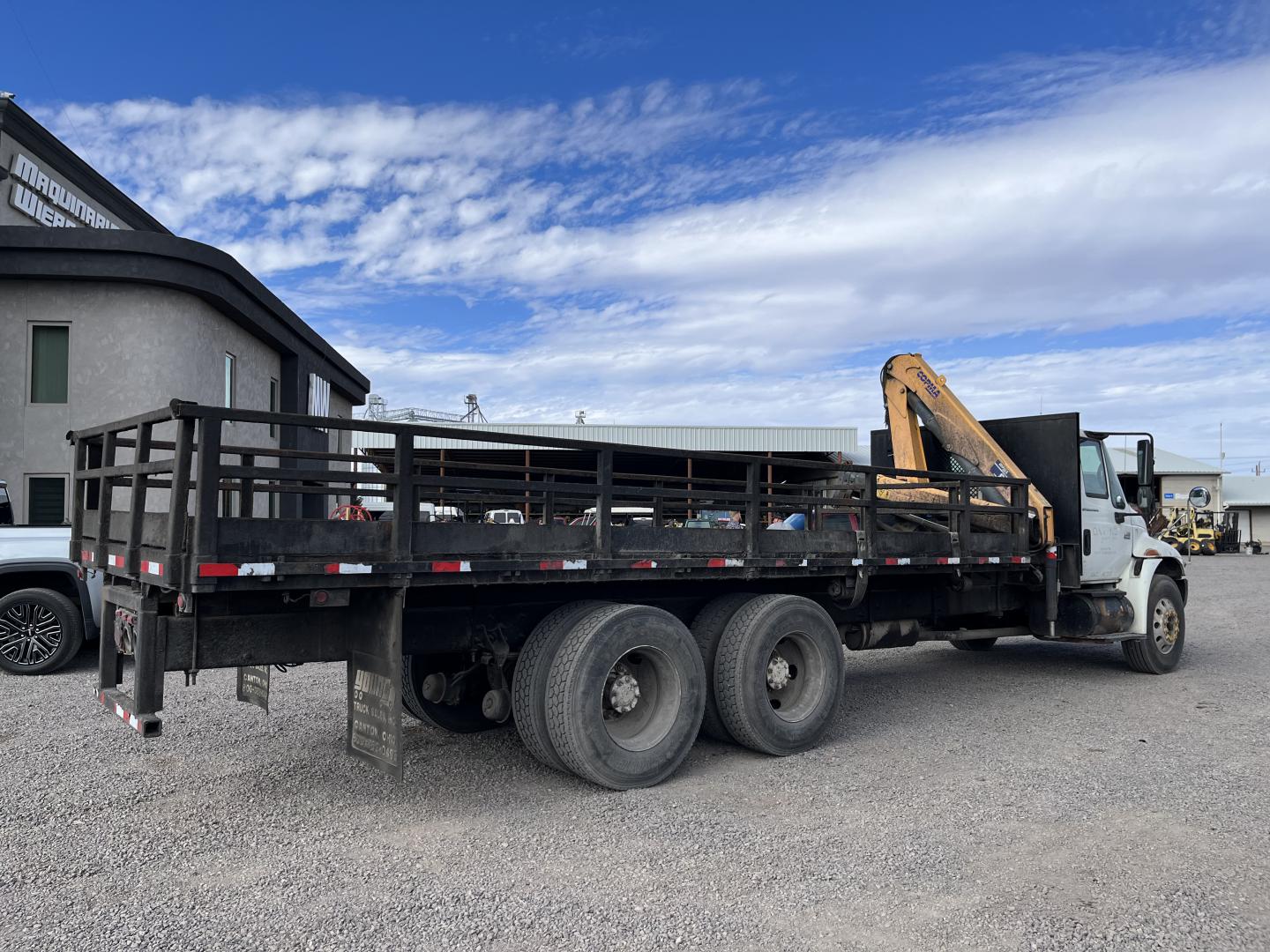 ./imagenes/INVOICE/2019/17415/CAMION INTERNATIONAL 4400 6X4 CON GRUA ARTICULADA COPMA 2000  (7).JPG